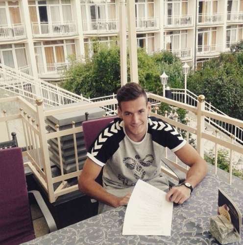 Nemanja signing his contract